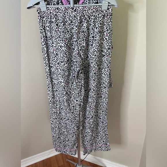 Victoria's Secret Black and White Cozy Pajama Set - Picture 9 of 10